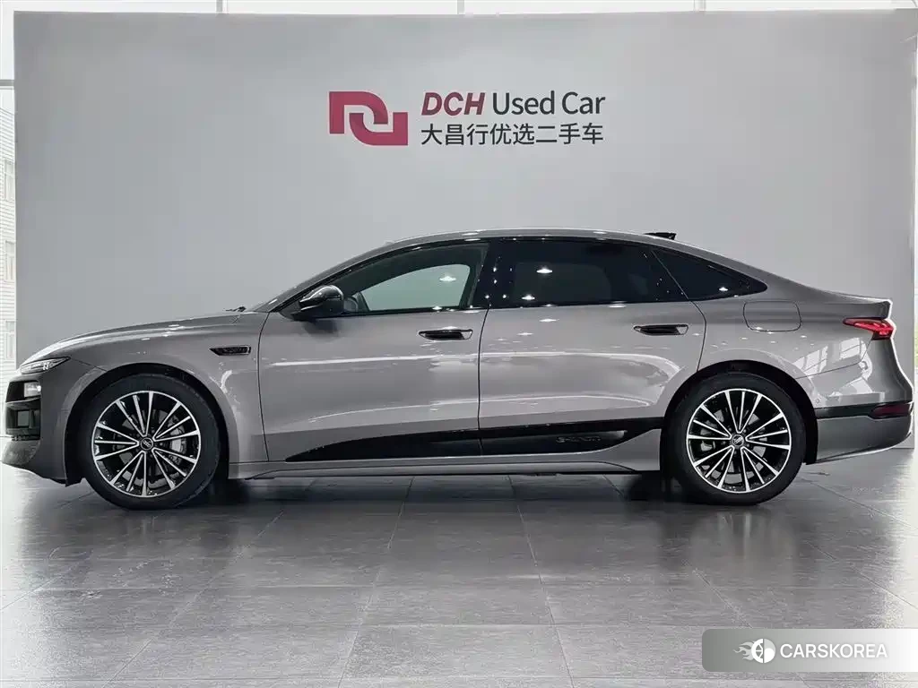 Audi A6L e-tron 2025 Silver/gray из Китая, фото 4