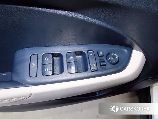 Hyundai Venue 2023 Белый из Кореи, фото 4