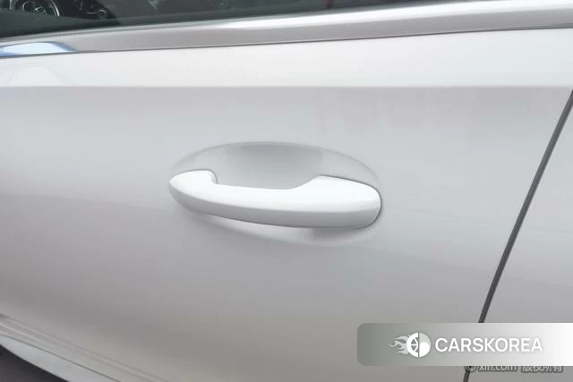Mercedes-Benz Class C 2023 Белый из Китая, фото 4