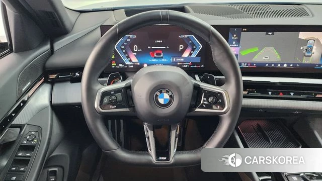 BMW 5 Series (G60) 2023 Серебристо-серый из Кореи, фото 4