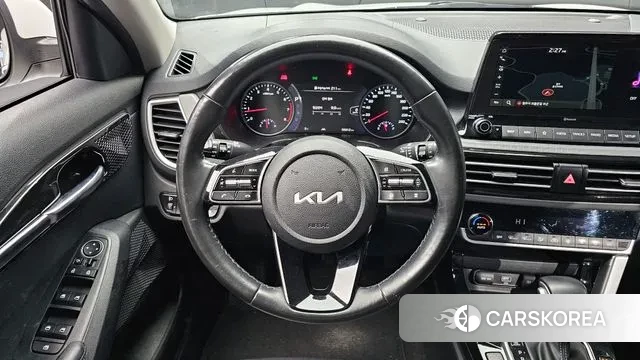 Kia Seltos 2022 Белый из Кореи, фото 4