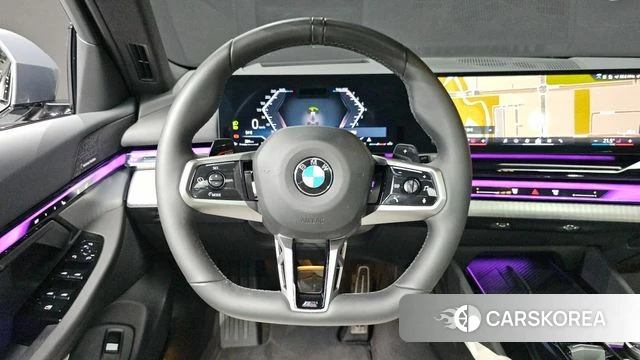 BMW 5 Series (G60) 2026 Серебристо-серый из Кореи, фото 4