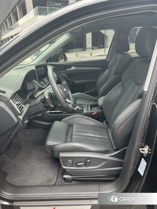 Audi Q5L 2021 Черный из Китая, фото 4