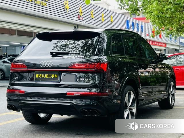 Audi Q7 2023 Черный из Китая, фото 4