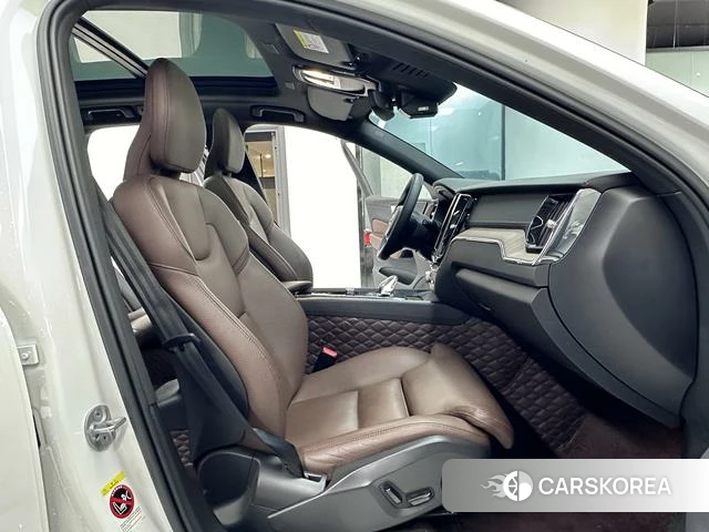 Volvo XC60 PHEV 2023 Белый из Китая, фото 4