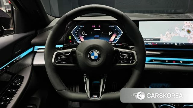 BMW 5 Series (G60) 2025 Черный из Кореи, фото 4
