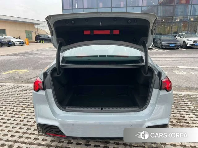 BMW 2 series 2025 Серебристо-серый из Китая, фото 4