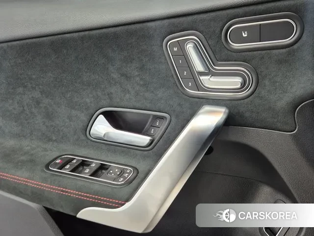 Mercedes-Benz A-Class W177 2024 Белый из Кореи, фото 4