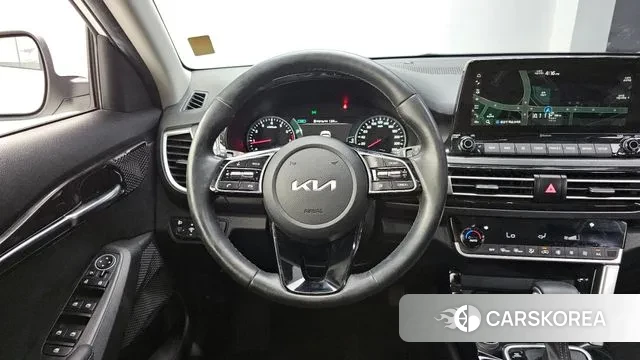 Kia Seltos 2022 Белый из Кореи, фото 4