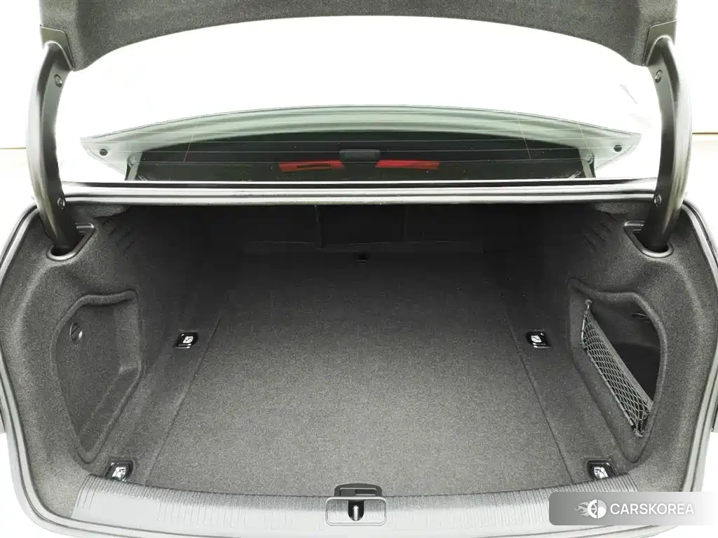 Audi A4L 2024 Белый из Китая, фото 4