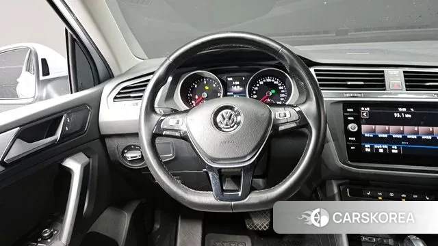 Volkswagen Tiguan second Generation 2018 Серебряный из Кореи, фото 4