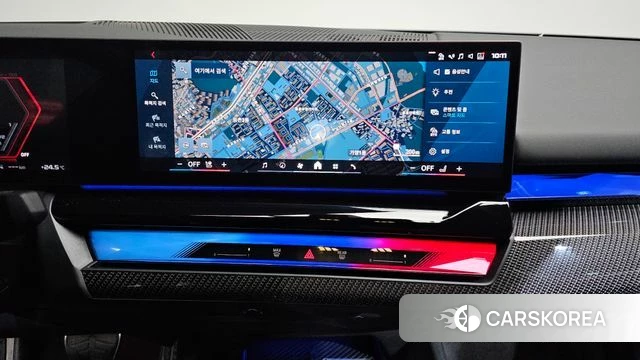 BMW M5 (G90) 2025 Серебристо-серый из Кореи, фото 4