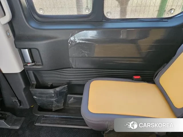 Hyundai Staria 2023 Желтый из Кореи, фото 4