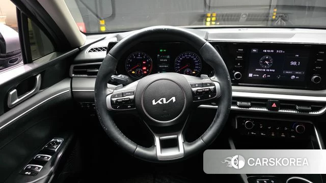 Kia K5 3rd generation 2023 Серебристо-серый из Кореи, фото 4