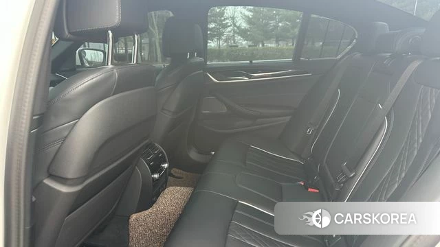 BMW 5 Series (G30) 2023 Белый из Кореи, фото 4