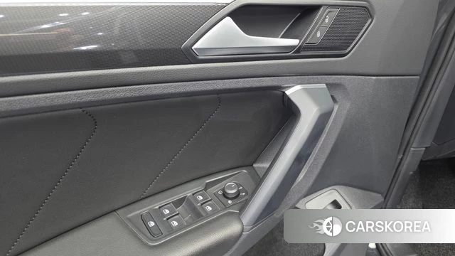 Volkswagen Tiguan second Generation 2020 Серый из Кореи, фото 4