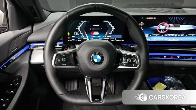 BMW 5 Series (G60) 2025 Белый из Кореи, фото 4