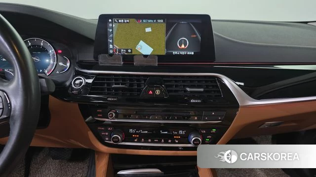 BMW 5 Series (G30) 2018 Белый из Кореи, фото 4