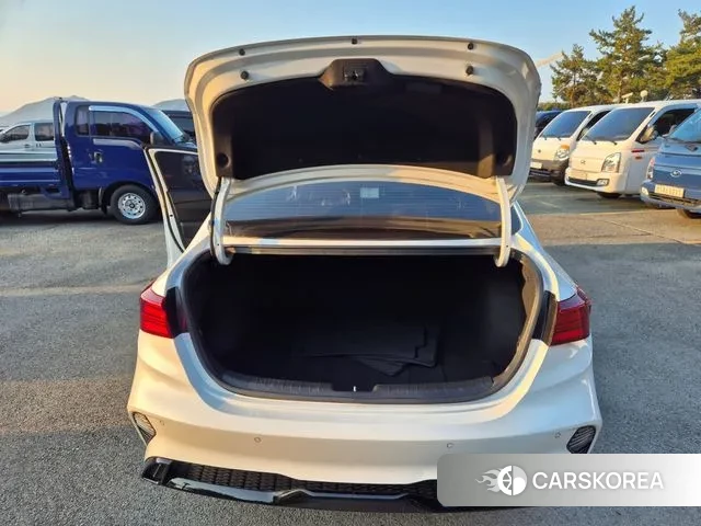 Kia The New K3 2nd generation 2022 Белый из Кореи, фото 4