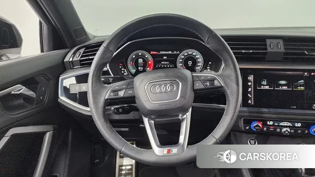 Audi Q3 (F3) 2023 Черный из Кореи, фото 4