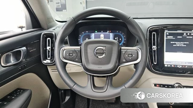 Volvo XC40 2025 Белый из Кореи, фото 4