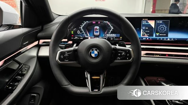 BMW 5 Series (G60) 2025 Светло-серебряный цвет из Кореи, фото 4