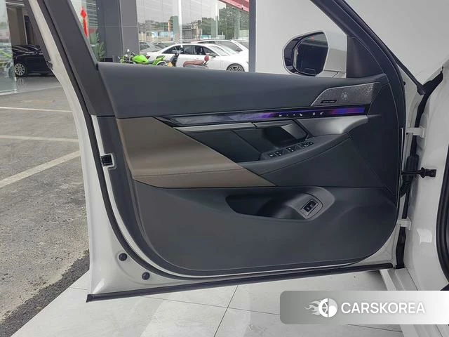 BMW 5 series 2025 Белый из Китая, фото 4
