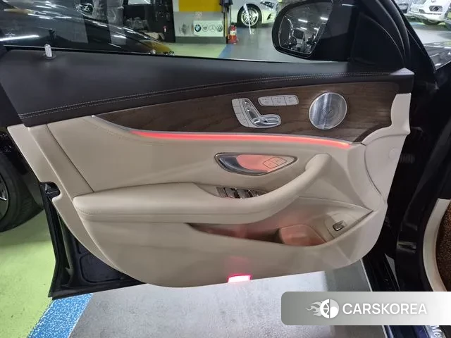 Mercedes-Benz E-Class W213 2018 Синий из Кореи, фото 4