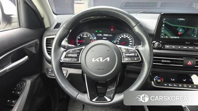 Kia Seltos 2022 Белый из Кореи, фото 4