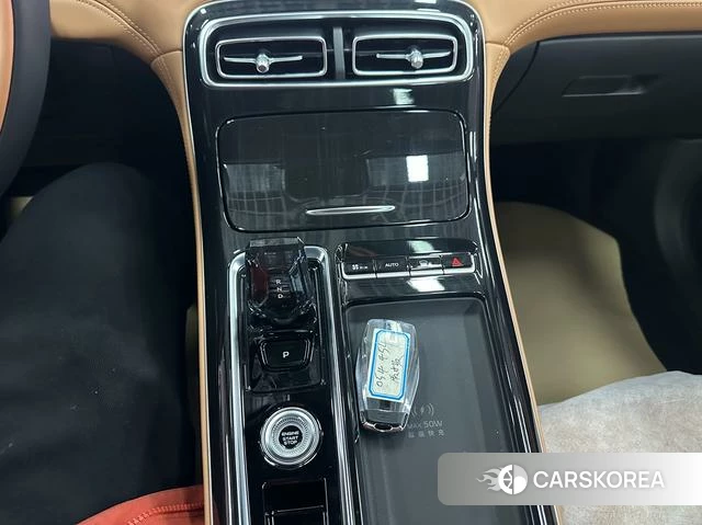 Geely Automobile Boyue L 2026 Серебристо-серый из Китая, фото 4