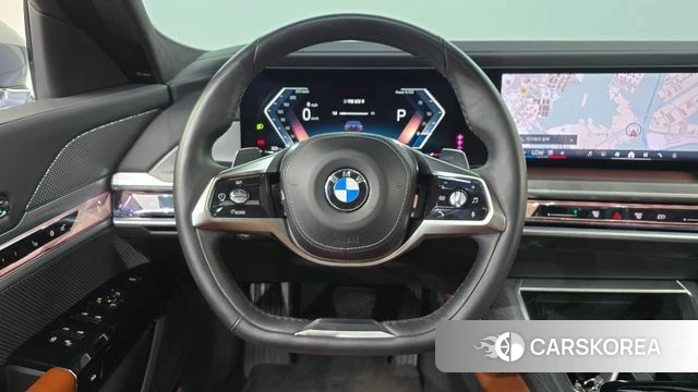 BMW 7 Series (G70) 2023 Светло-серебряный цвет из Кореи, фото 4