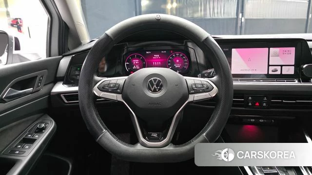 Volkswagen Golf 8th Generation 2023 Белый из Кореи, фото 4