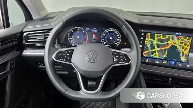 Volkswagen Touareg 3rd generation 2023 Белый из Кореи, фото 4