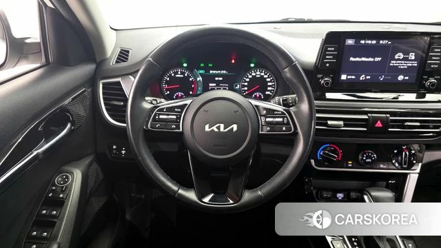 Kia Seltos 2022 Белый из Кореи, фото 4