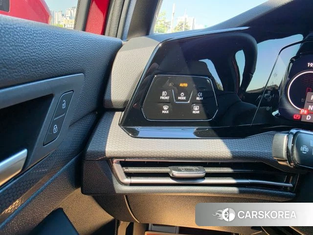 Volkswagen Golf 8th Generation 2024 Красный из Кореи, фото 4