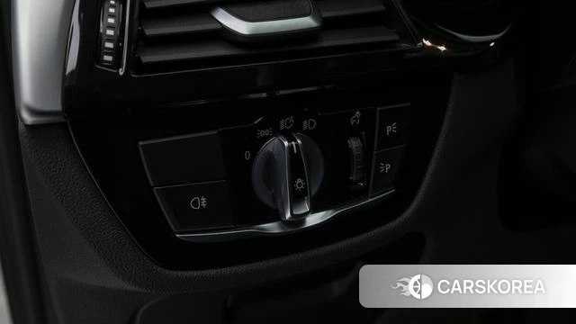 BMW 5 Series (G30) 2023 Белый из Кореи, фото 4