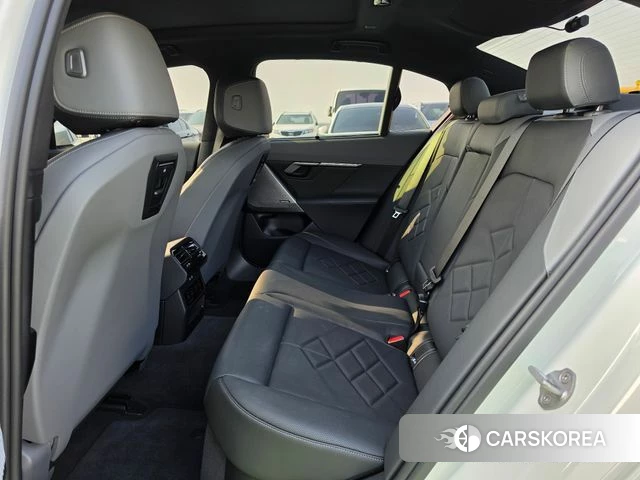 BMW 5 Series (G60) 2023 Белый из Кореи, фото 4