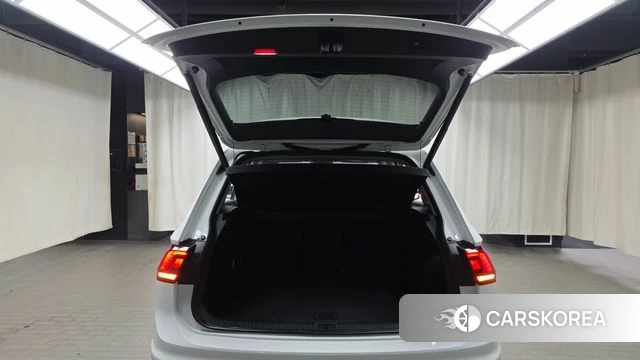 Volkswagen Tiguan second Generation 2023 Белый из Кореи, фото 4