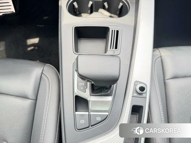 Audi A4L 2021 Серебристо-серый из Китая, фото 4