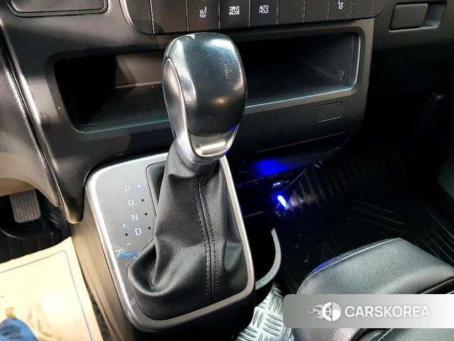 Hyundai Staria 2022 Белый из Кореи, фото 4