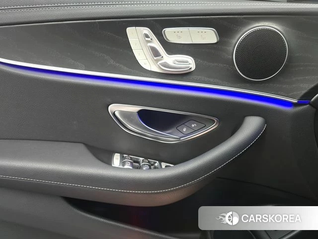 Mercedes-Benz E-Class W213 2023 Белый из Кореи, фото 4