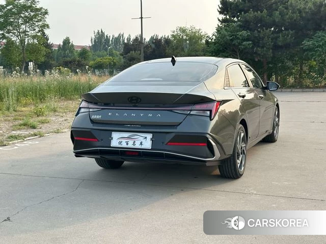 Hyundai Elantra 2024 Темно-серый из Китая, фото 4