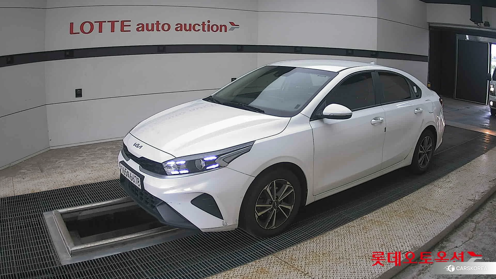 Kia K3 2022 Snow White Pearl из Кореи, фото 4