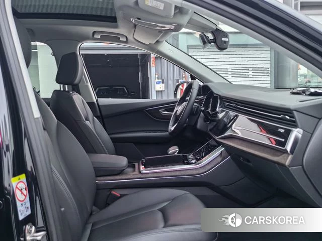 Audi Q7 2021 Черный из Китая, фото 4