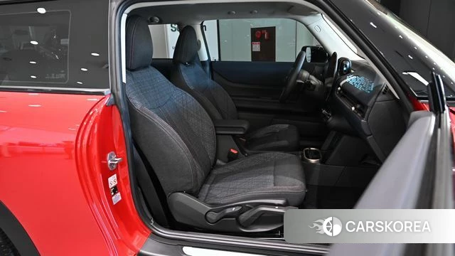 Mini Cooper C 4th generation 2025 Красный из Кореи, фото 4