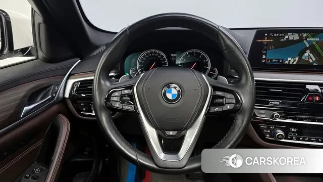 BMW 5 Series (G30) 2018 Белый из Кореи, фото 4