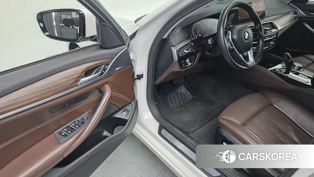 BMW 5 Series (G30) 2019 Белый из Кореи, фото 4