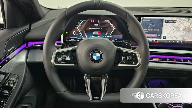 BMW 5 Series (G60) 2025 Серебристо-серый из Кореи, фото 4