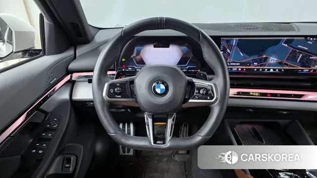 BMW 5 Series (G60) 2023 Белый из Кореи, фото 4