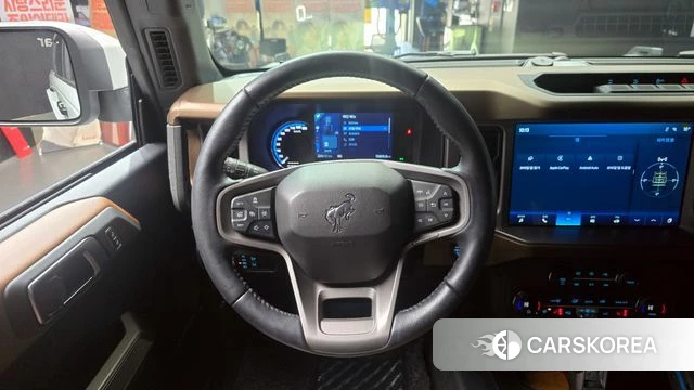 Ford Bronco 6th Generation 2023 Цвет галактики из Кореи, фото 4